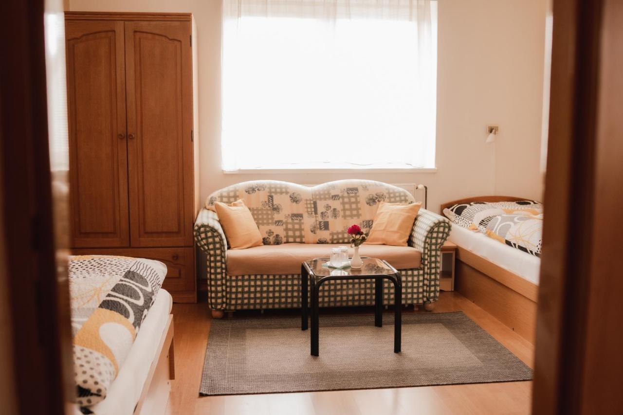 Hotel Penzion Harmonia Liptovský Mikuláš Exterior foto